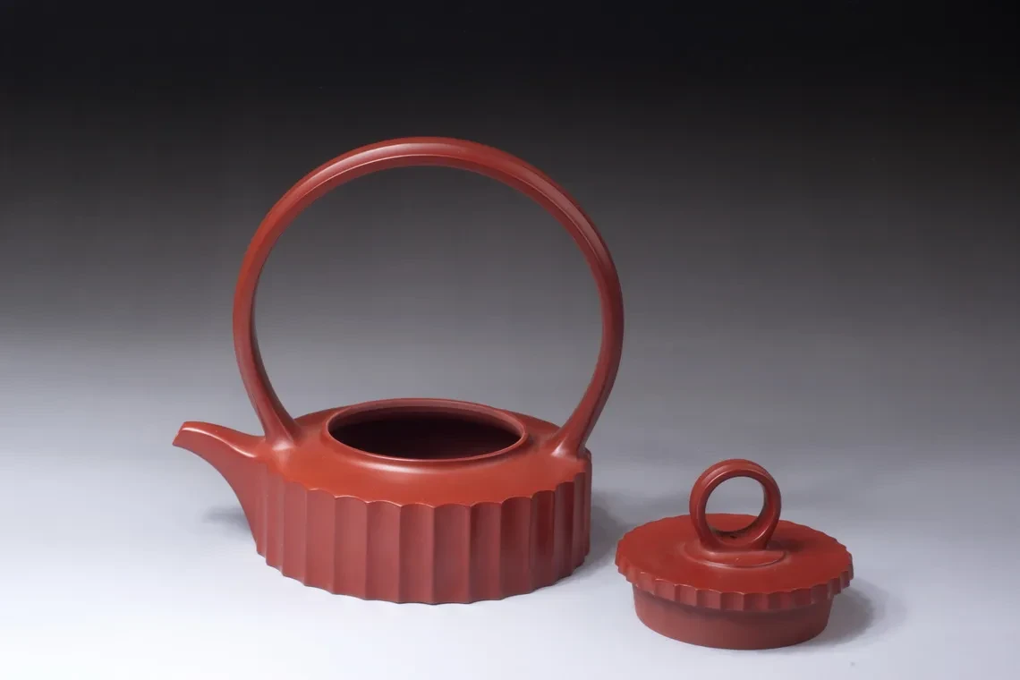 章燕城手拉壶作品《时光提梁壶》