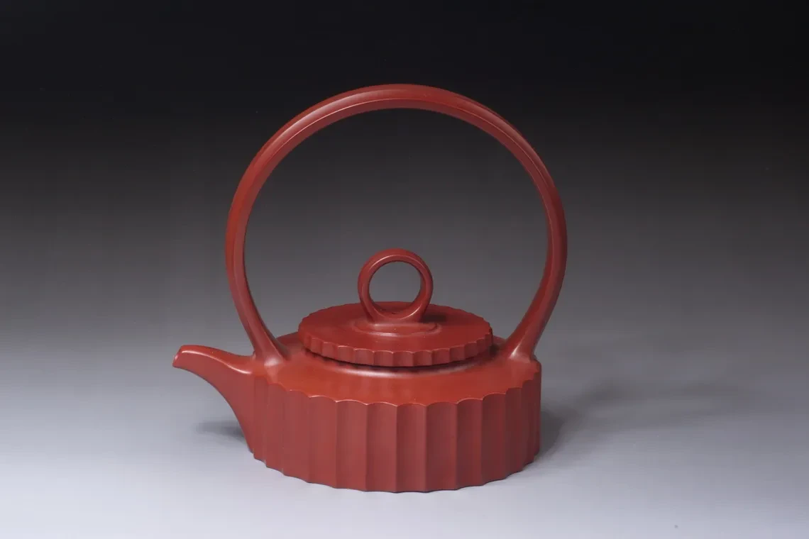 章燕城手拉壶作品《时光提梁壶》
