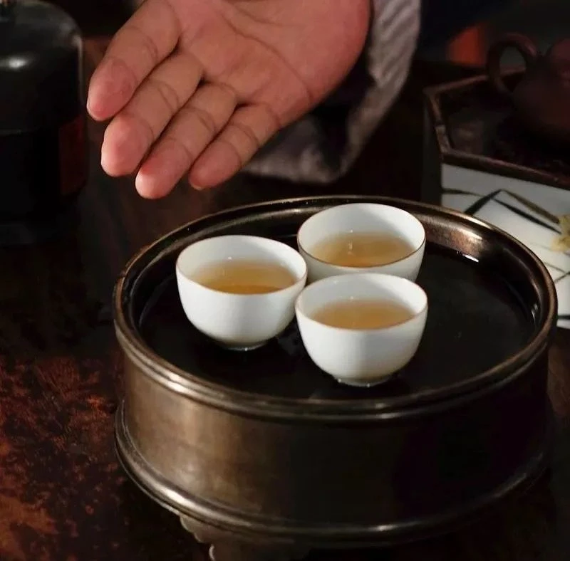 陈再粦老师的工夫茶二十一式之“敬请品茗”